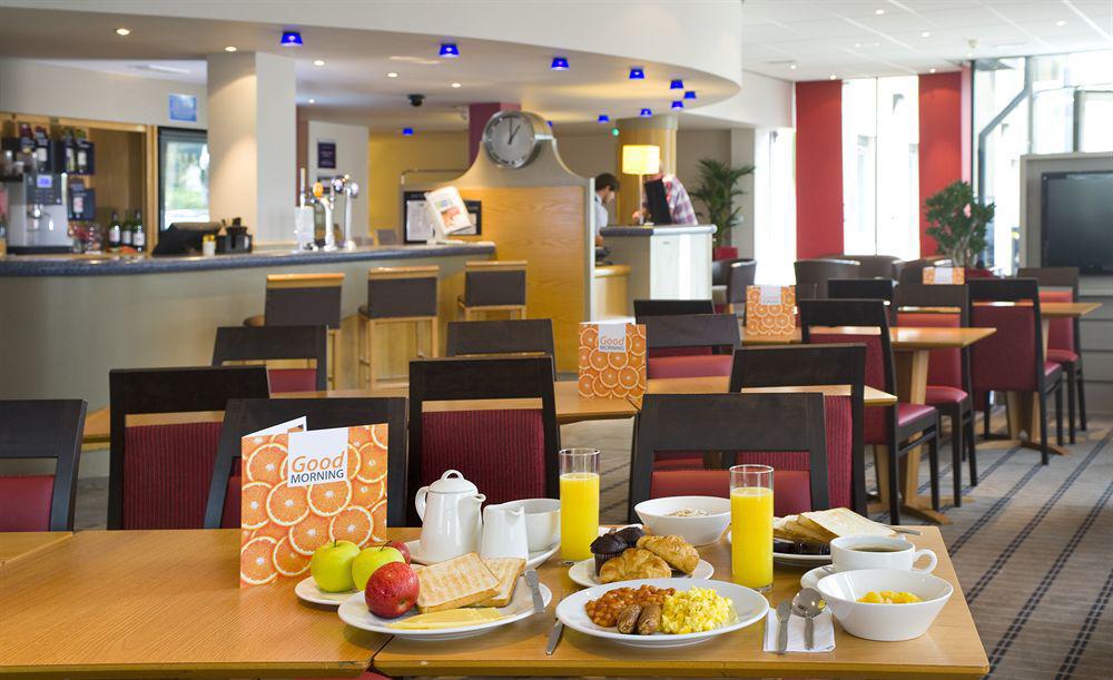 Holiday Inn Express Bath By Ihg Eksteriør billede