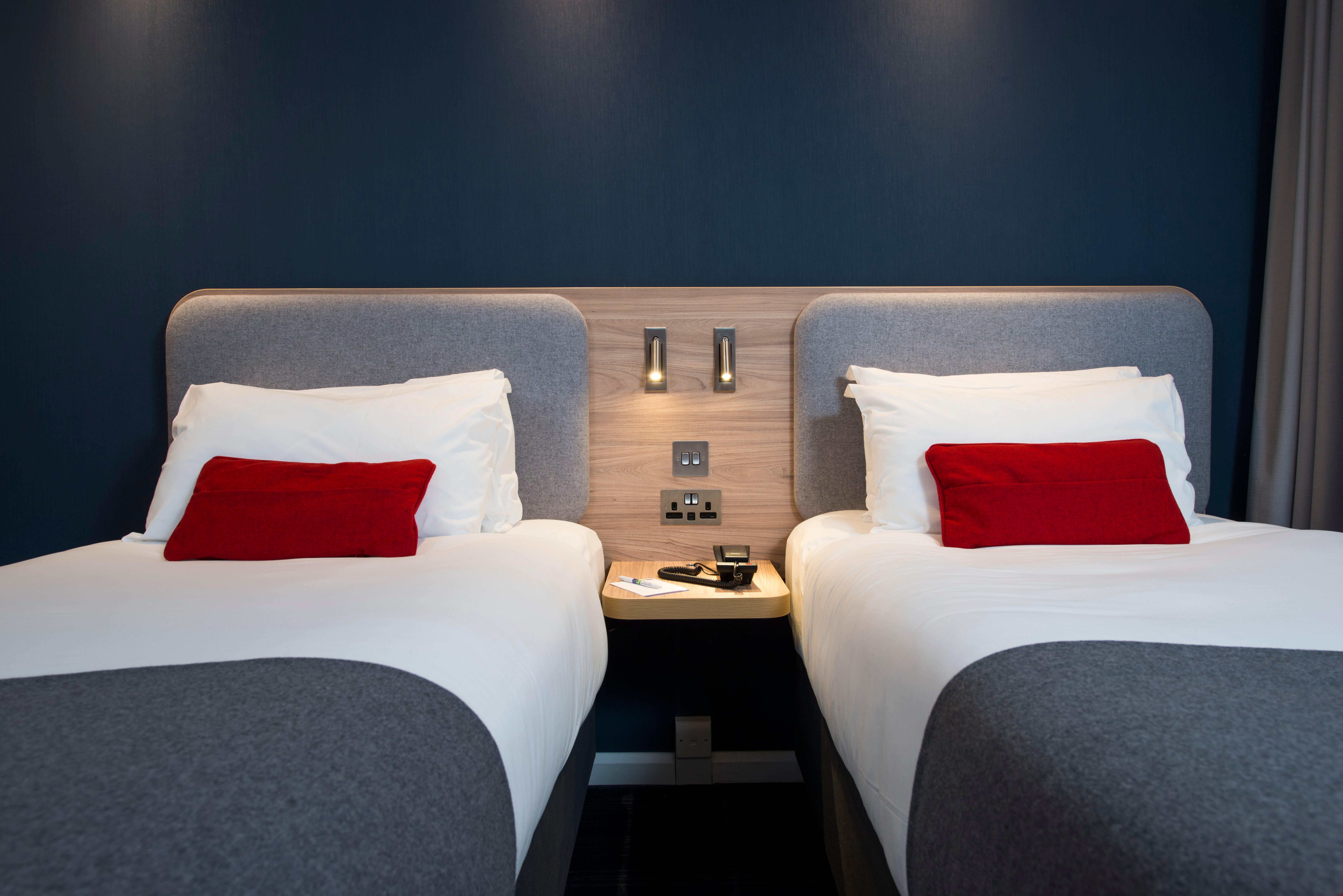 Holiday Inn Express Bath By Ihg Eksteriør billede