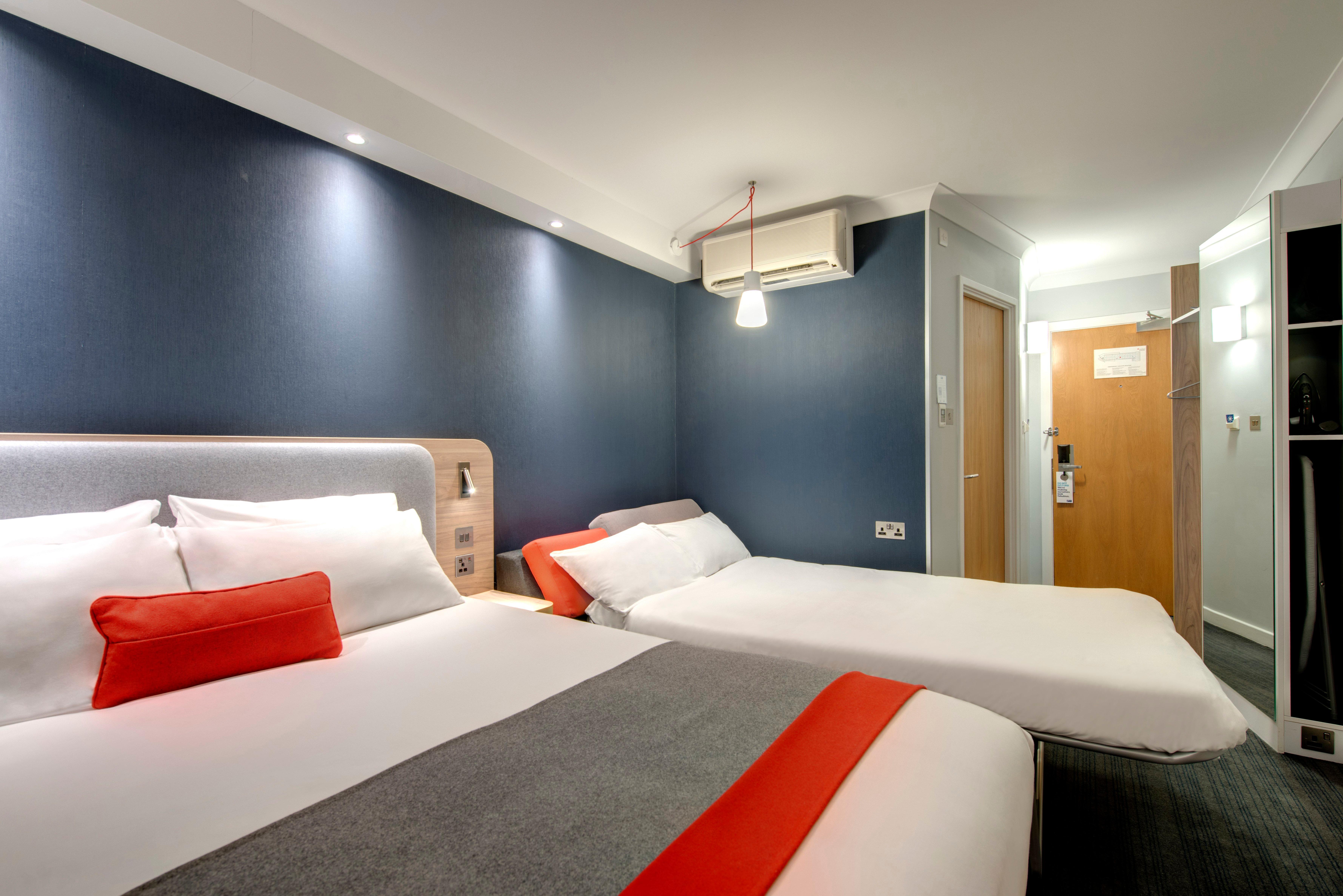 Holiday Inn Express Bath By Ihg Eksteriør billede