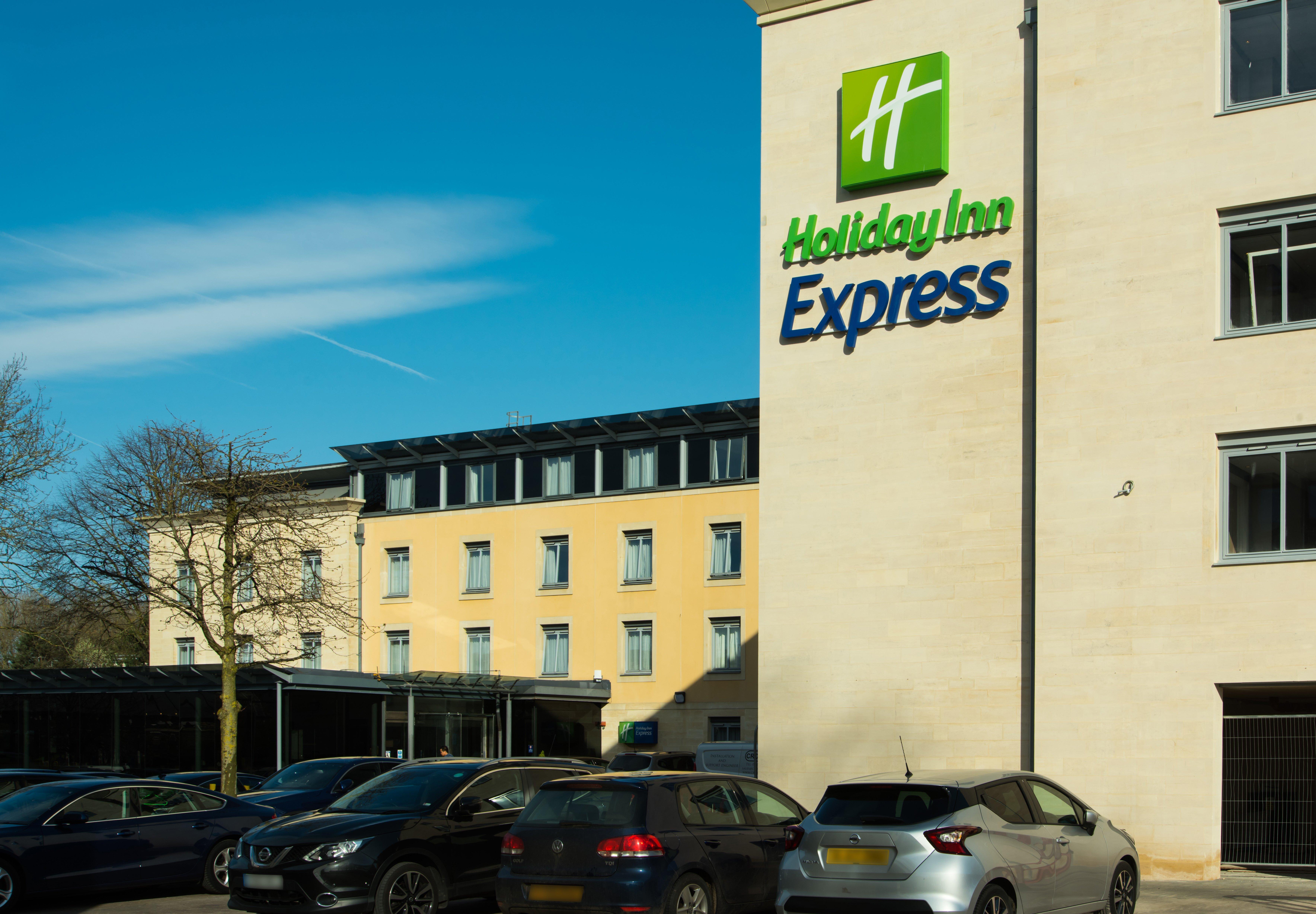 Holiday Inn Express Bath By Ihg Eksteriør billede