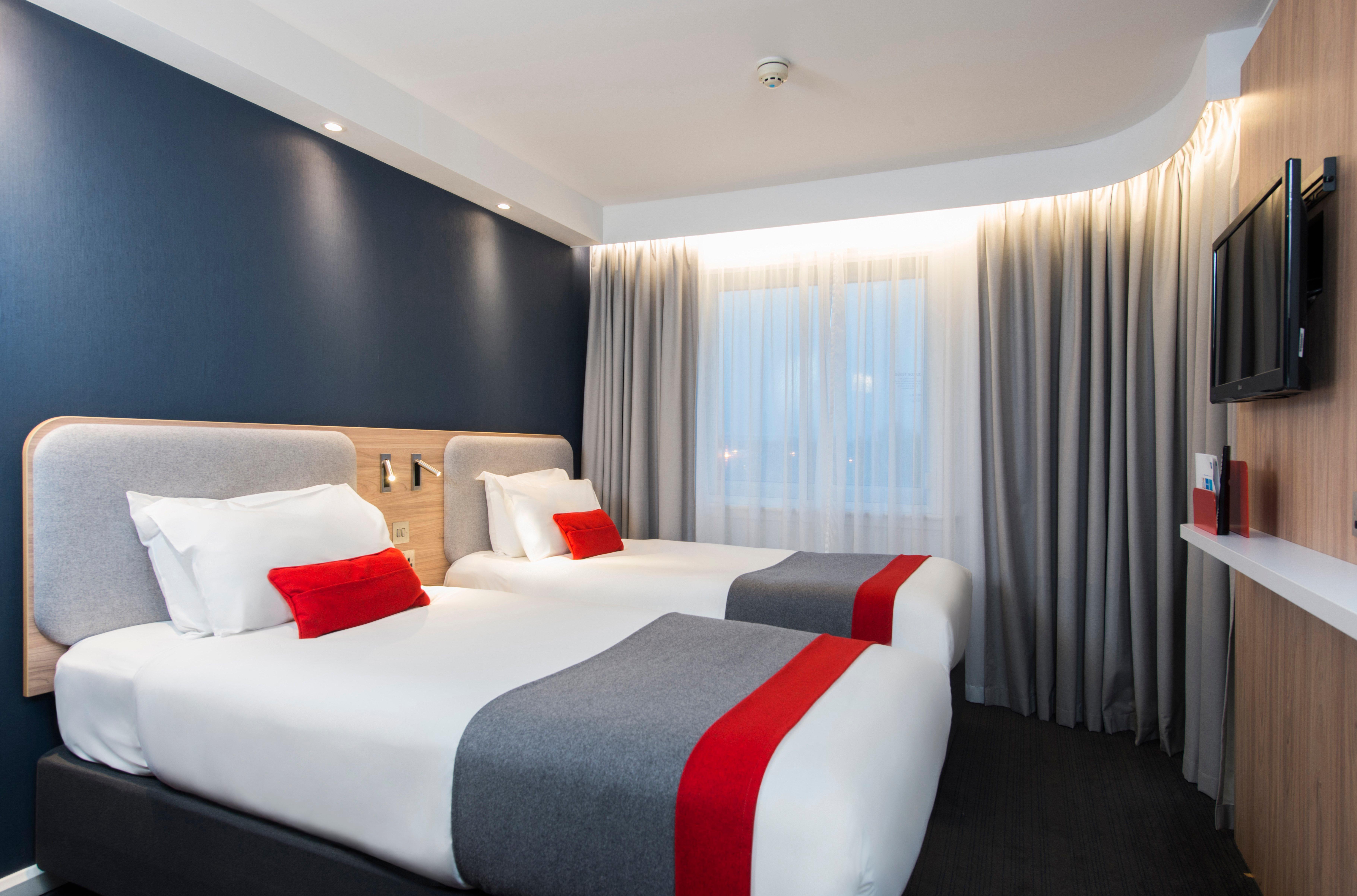 Holiday Inn Express Bath By Ihg Eksteriør billede