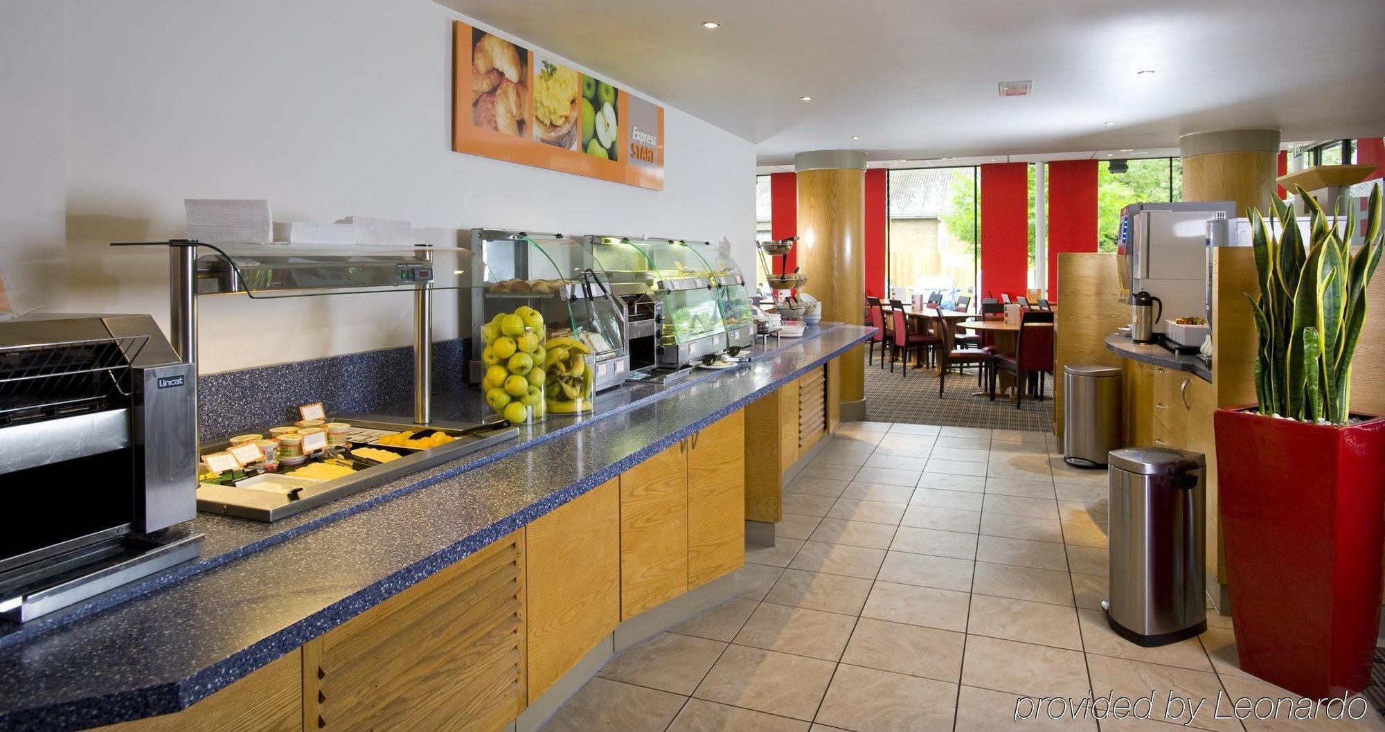 Holiday Inn Express Bath By Ihg Restaurant billede