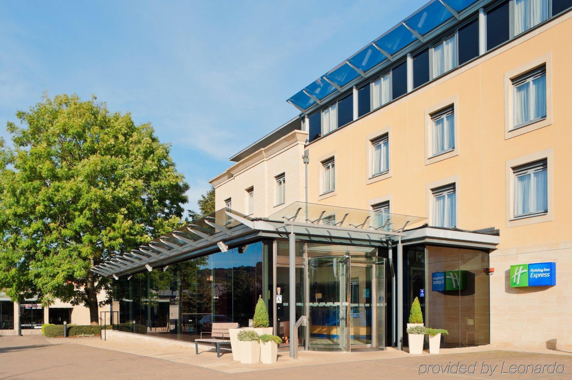 Holiday Inn Express Bath By Ihg Eksteriør billede