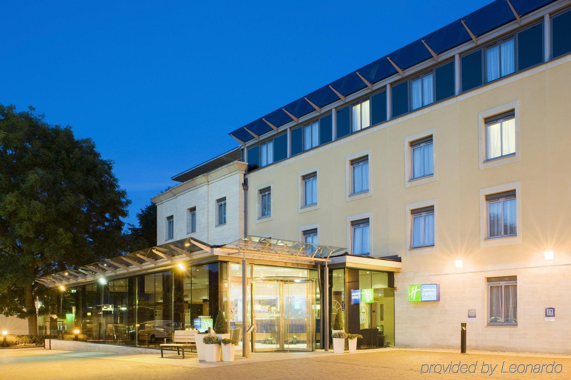 Holiday Inn Express Bath By Ihg Eksteriør billede