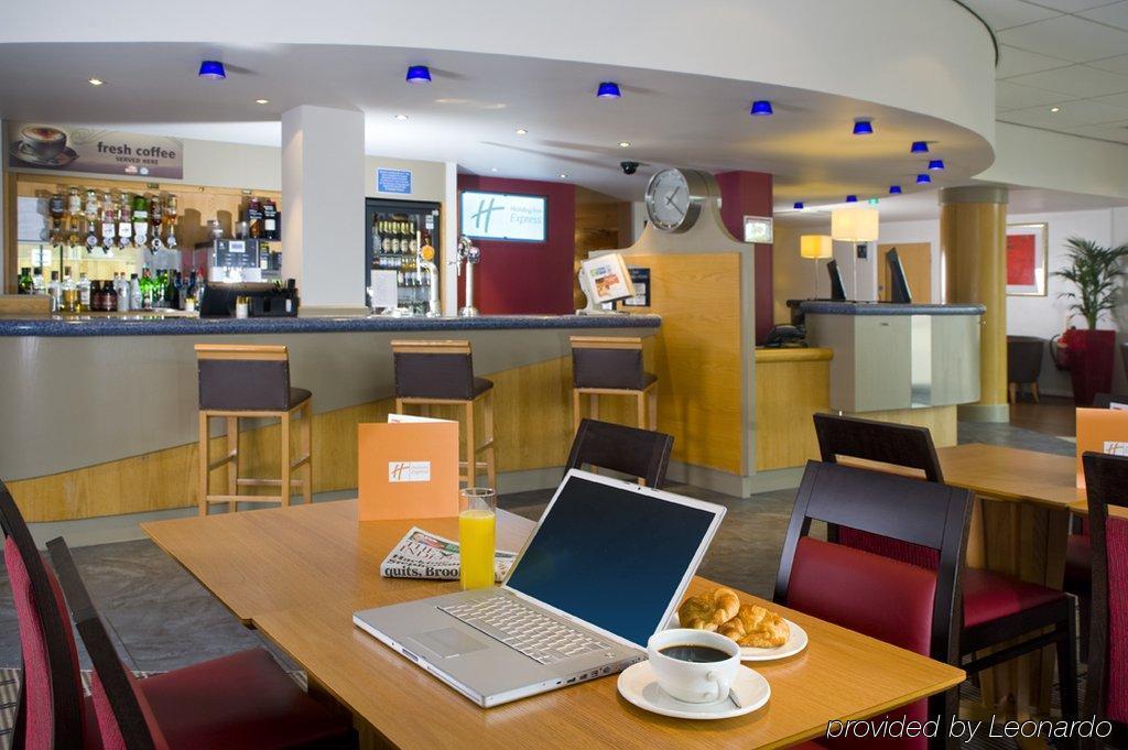 Holiday Inn Express Bath By Ihg Restaurant billede