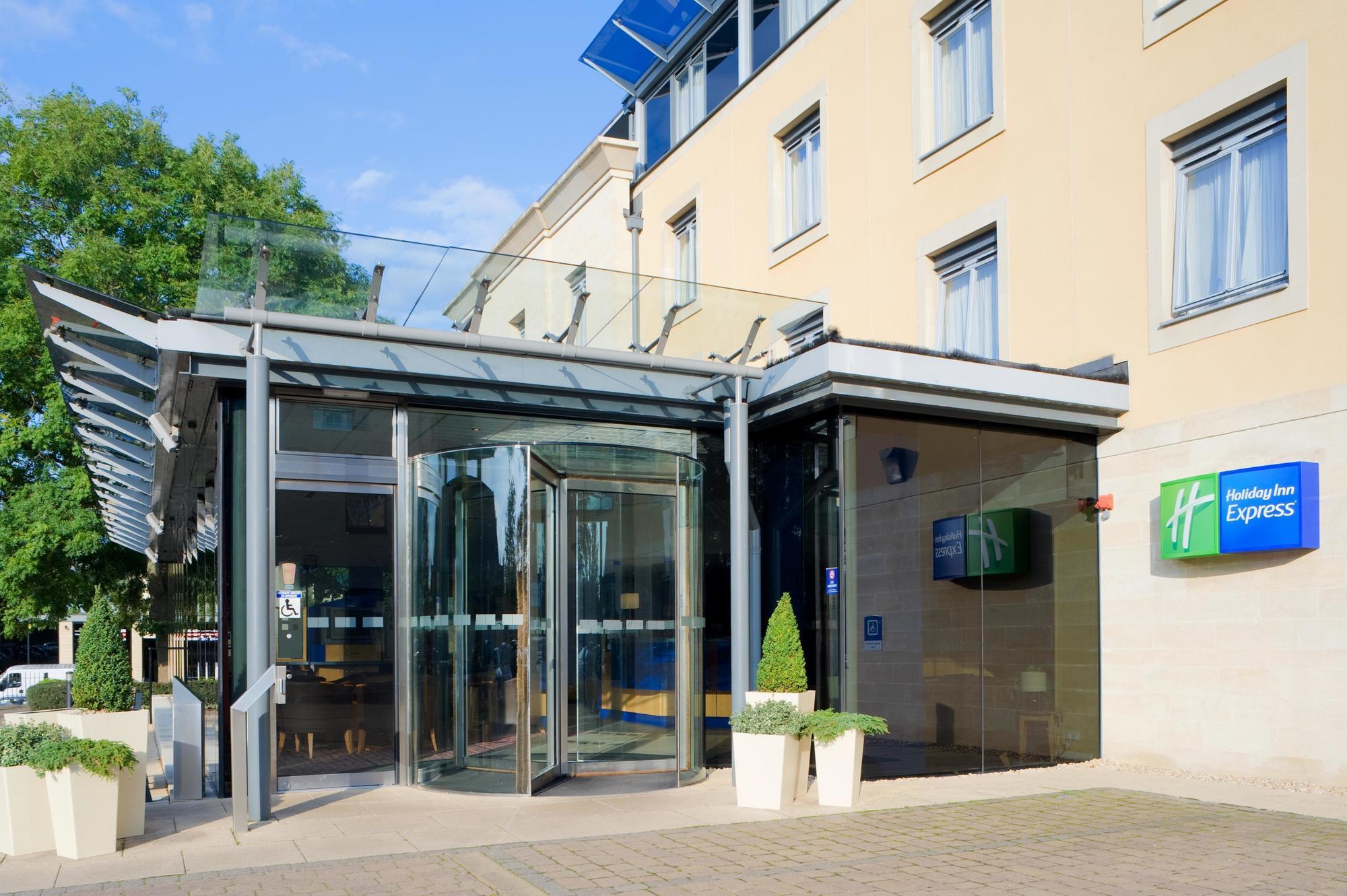 Holiday Inn Express Bath By Ihg Eksteriør billede