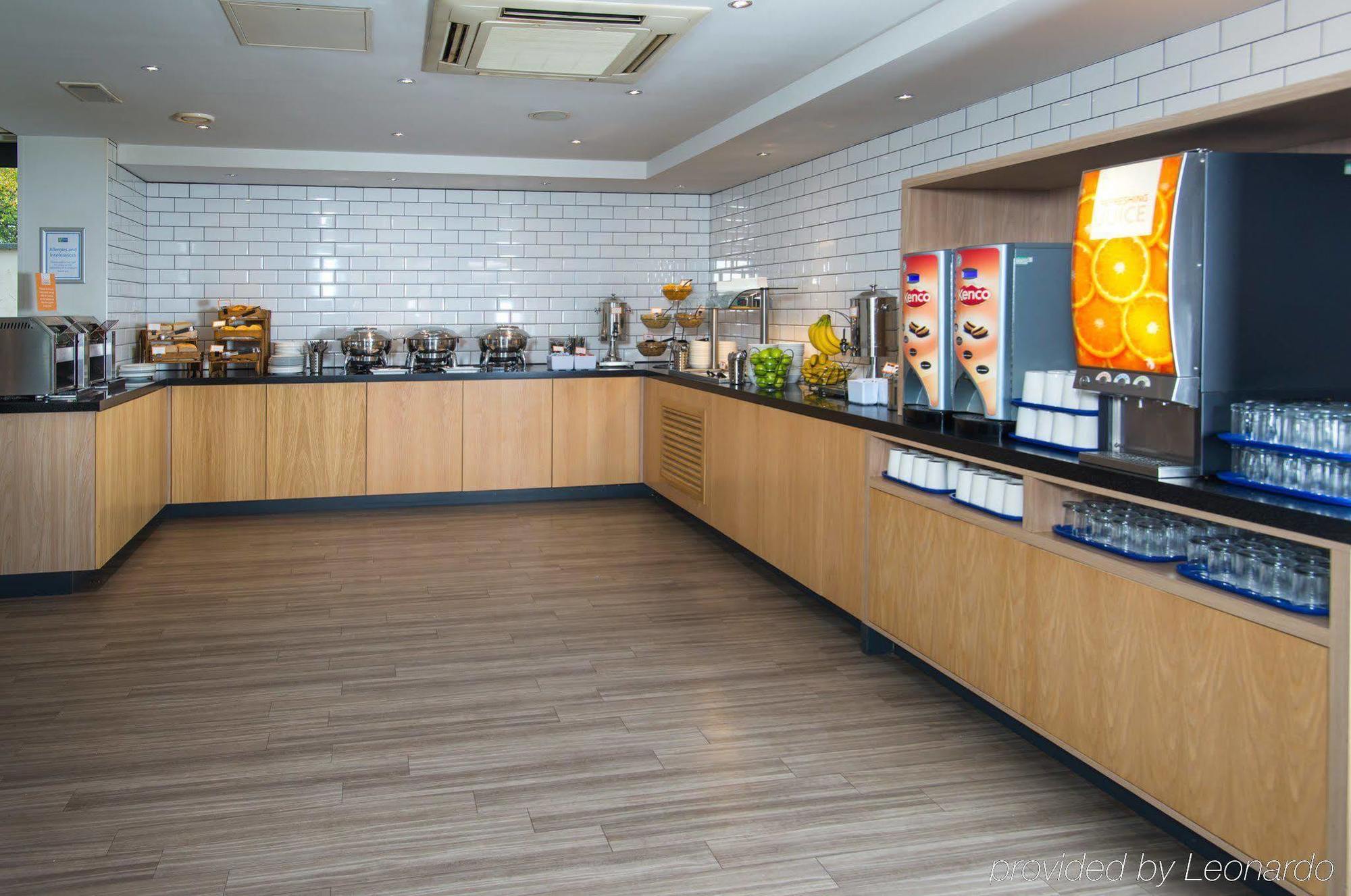 Holiday Inn Express Bath By Ihg Eksteriør billede