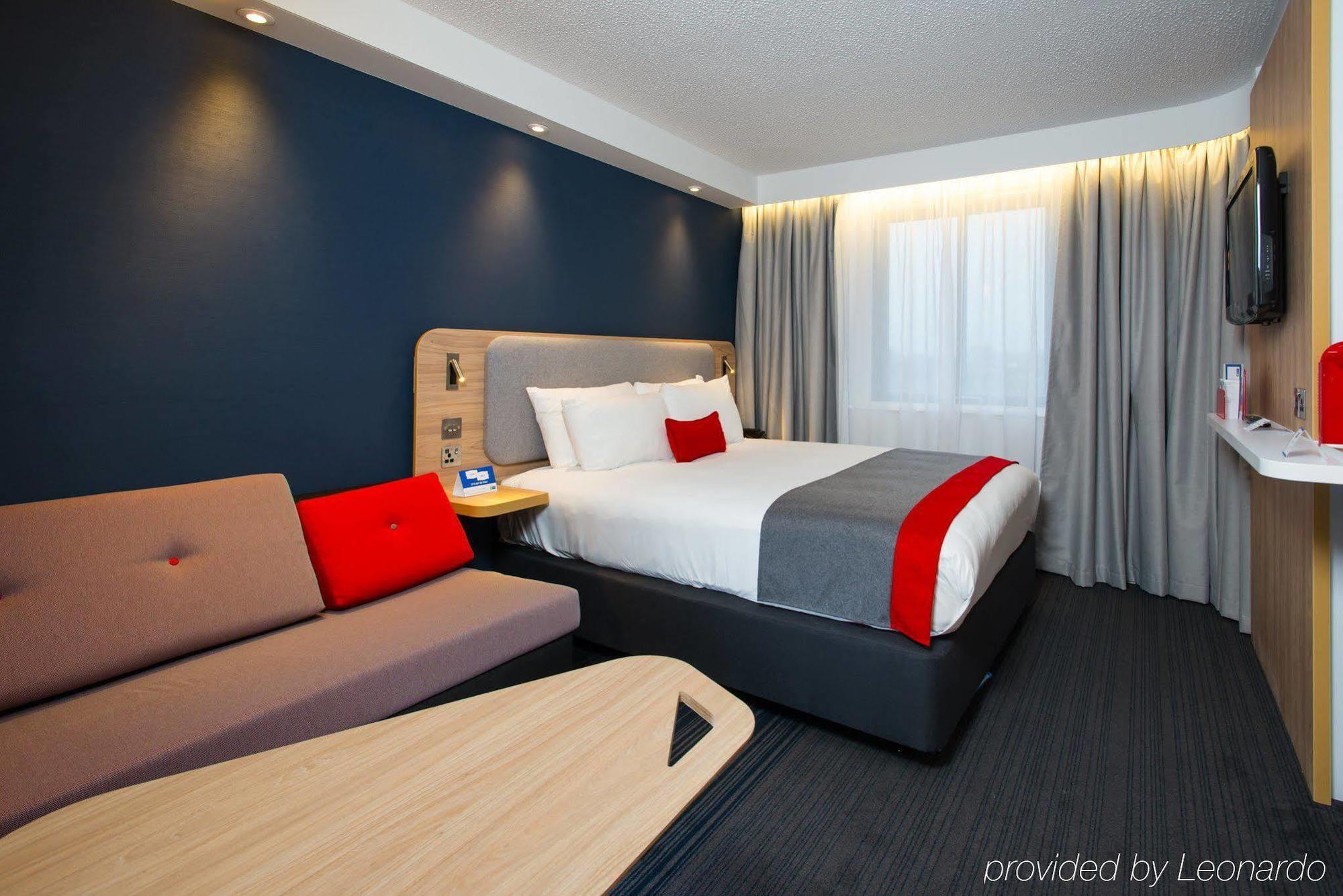 Holiday Inn Express Bath By Ihg Eksteriør billede