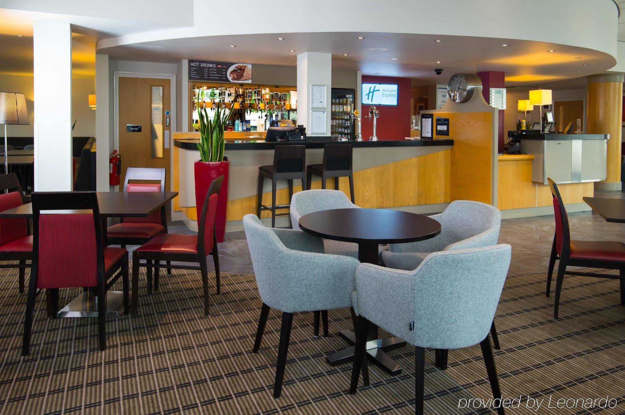 Holiday Inn Express Bath By Ihg Eksteriør billede