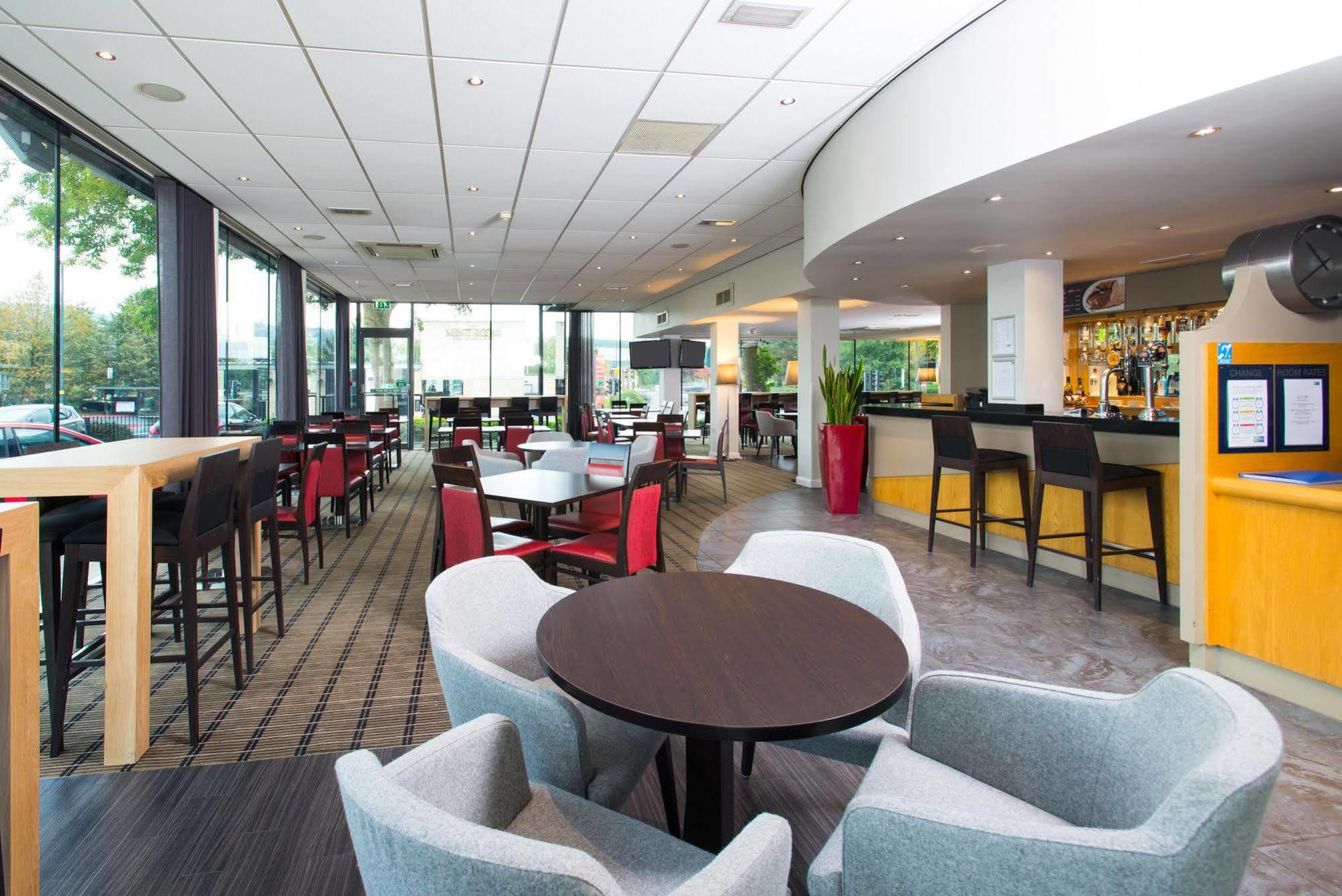 Holiday Inn Express Bath By Ihg Eksteriør billede